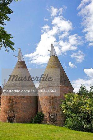 OAST maisons (fours de houblon) conçues pour touraillage (séchage) houblon, Sissinghurst, Kent, Angleterre, Royaume-Uni, Europe