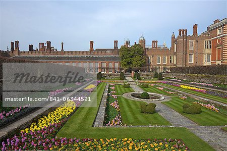 Formal gardens, Hampton Court Palace, Greater London, England, United Kingdom, Europe Formal gardens, Hampton Court Palace, Greater London, England, United Kingdom, Europe