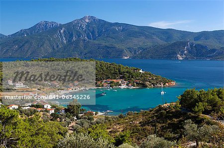 Vue sur la côte est village, Posidonio, Samos, îles de l'Égée, Grèce