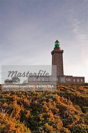 Der Leuchtturm an der Spitze des Cap Frehel, Cote d'Emeraude (Costa Smeralda), Bretagne, Frankreich, Europa