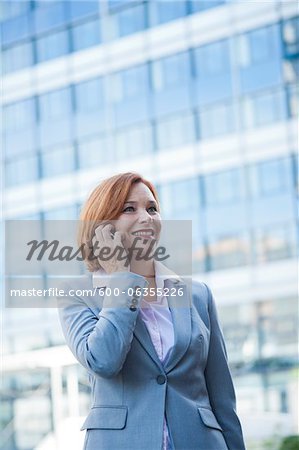 Geschäftsfrau auf Handy, Niederrad, Frankfurt am Main