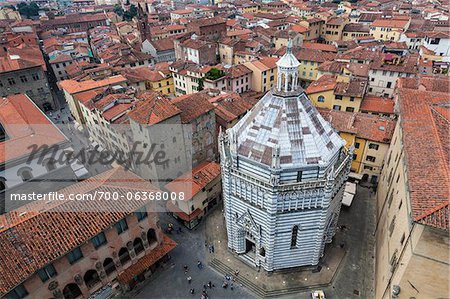 Baptisterium auf der Piazza del Duomo, Pistoia, Toskana, Italien Baptisterium auf der Piazza del Duomo, Pistoia, Toskana, Italien