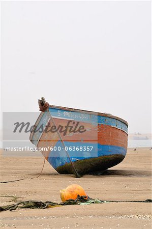 Boot auf den Strand, Moulay Bousselham, Provinz Kenitra, Morocco