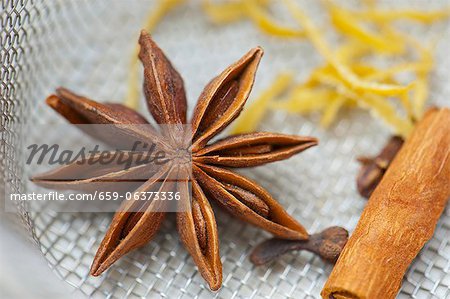 Star anise, cloves and a cinnamon stick