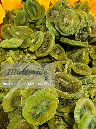 Dried kiwi slices