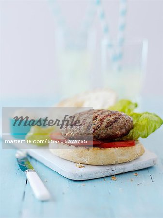Turkey burger with tomatoes and lettuce (Italy) Turkey burger with tomatoes and lettuce (Italy)