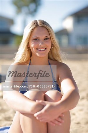 Porträt der Frau am Strand