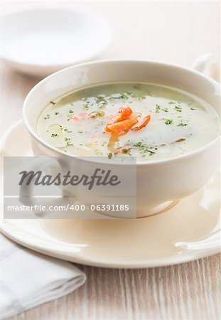 Gemüsesuppe mit Kräuter-Creme