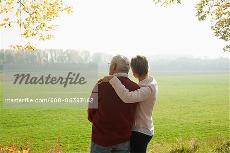 Mature femme avec le père Senior en automne, Lampertheim, Hesse, Allemagne