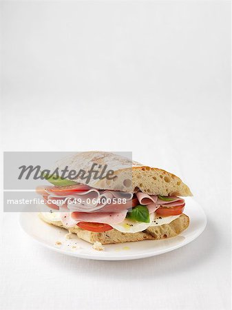 Sandwich jambon, tomate et fromage