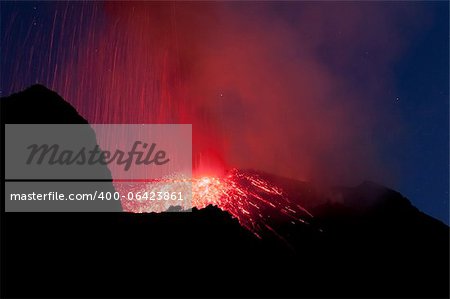 Île de nuit éruption, le volcan Stromboli, îles éolienne
