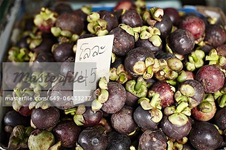 Mangoustan à vendre au marché Mangoustan à vendre au marché
