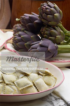 Fresh pasta with cheese and artichokes