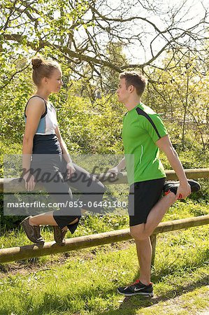 Junges Paar jogging
