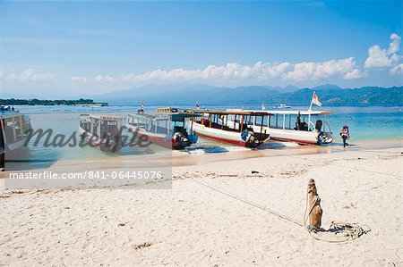 Port de Gili Trawangan, bateaux indonésiens traditionnels amarrés vers le haut, les îles Gili, Indonésie, Asie du sud-est, Asie Port de Gili Trawangan, bateaux indonésiens traditionnels amarrés vers le haut, les îles Gili, Indonésie, Asie du sud-est, Asie