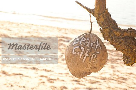 Beach Cafe écrit sur une noix de coco sur Gili Trawangan, Gili îles archipel, Indonésie, Asie du sud-est, Asie