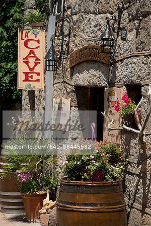 Eine Vinothek mit Verkostungen in der Stadt Sartene Sartenais Region Korsika, Frankreich, Europa