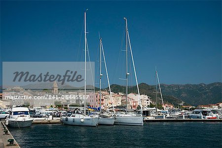 Yachts dans le port de St. Florent, Corse, Méditerranée, Europe