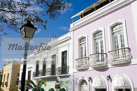 Balcon sur la rue o ' Donnell, vieille ville de San Juan, Puerto Rico Island, West Indies, Caraïbes, États-Unis d'Amérique, Amérique centrale