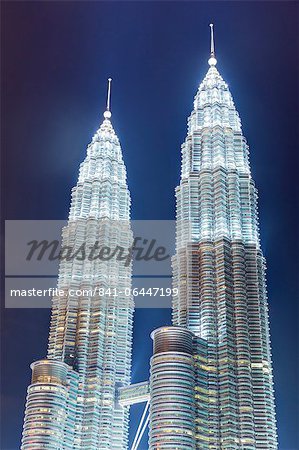 Low Angle View of die Petronas Twin Towers, Kuala Lumpur, Malaysia, Südostasien, Asien