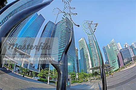 Gratte-ciels du quartier financier et sculptures modernes, Singapour, Asie du sud-est, Asie