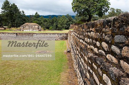 Les ruines d'Iximche près de Tecpan, le Guatemala, l'Amérique centrale