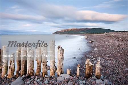 Hölzerne Buhne Meer Verteidigungen auf Porlock Beach, Exmoor-Nationalpark, Somerset, England, Vereinigtes Königreich, Europa