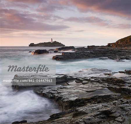 Phare de Godrevy large de la côte rocheuse de Godrevy Point, Cornwall, Angleterre, Royaume-Uni, Europe Phare de Godrevy large de la côte rocheuse de Godrevy Point, Cornwall, Angleterre, Royaume-Uni, Europe