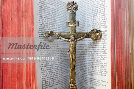 Crucifix et Bible, Haute Savoie, France, Europe