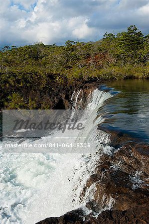 Die Wasserfälle Chutes De La Madeleine auf der südlichen Küste Grande Terre, Neukaledonien, Melanesien, Südsee, Pazifik