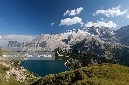 Hiking on the high route 2 in the Dolomites, Bolzano Province, Trentino-Alto Adige/South Tyrol, Italy, Europe