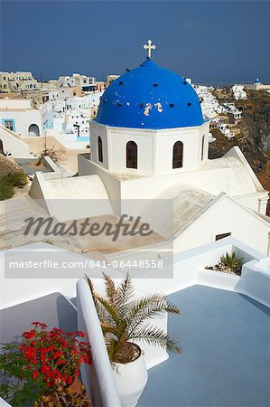 Église à dôme bleu, Fira, Thira, Santorin, Cyclades, îles grecques, Grèce, Europe