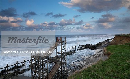 La côte fortement érodée à Happisburgh, Norfolk, Angleterre, Royaume-Uni, Europe