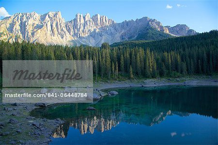 Lago di Carezza et groupe de Latemar montagnes, Province de Bolzano, Trentin-Haut-Adige/Südtirol, Italie Dolomites, Italie, Europe