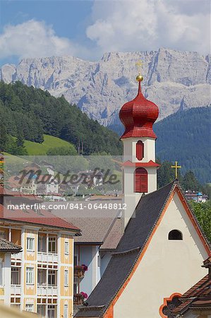 Houses and Little Church, Ortisei, Gardena Valley, Bolzano Province, Trentino-Alto Adige/South Tyrol, Italian Dolomites, Italy, Europe