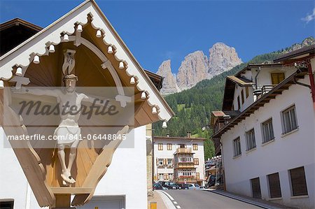 Religiöse Kreuz, Ciampedel, Fassatal, Provinz Trento, Trentino-Alto Adige/Südtirol, Dolomiten, Italien, Europa