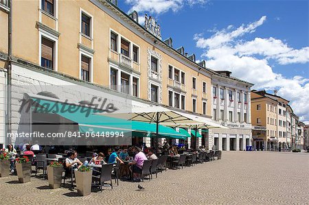 Restaurant, Piazza dei Marttiri, Belluno, Province de Belluno, Vénétie, Italie, Europe