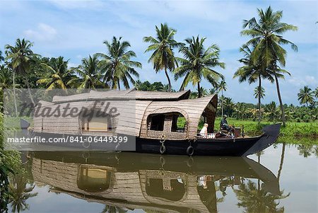 Houseboat along the Backwaters, near Alappuzha (Alleppey), Kerala, India, Asia