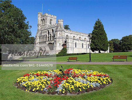 Jardins du Prieuré et prieuré de Saint Pierre, Dunstable, Bedfordshire, Angleterre, Royaume-Uni, Europe