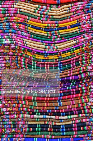 Textiles pour la vente de l'artisanat sur le marché, La Paz, en Bolivie, Amérique du Sud