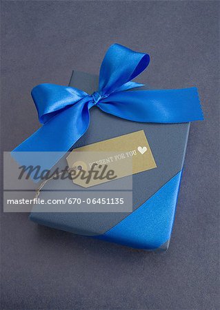 Boîte-cadeau et une carte message Boîte-cadeau et une carte message