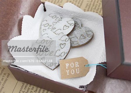 Coeurs dans une boîte cadeau Coeurs dans une boîte cadeau