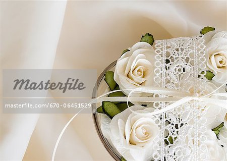 Arrangement de fleurs de roses blanches Arrangement de fleurs de roses blanches