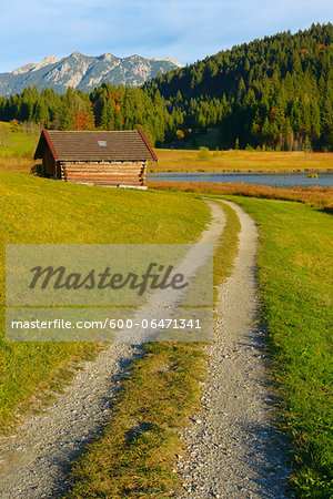 Dirt Road, Lake Geroldsee and Karwendel Mountain Range, Near Garmisch-Partenkirchen, Werdenfelser Land, Upper Bavaria, Germany