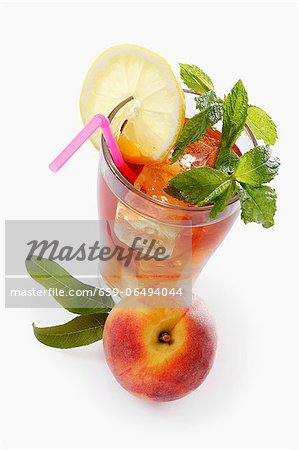 Iced tea with peach, lemon and mint Iced tea with peach, lemon and mint