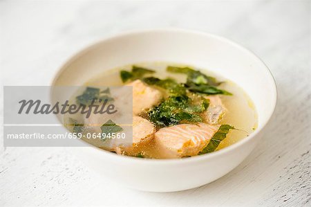 Broth with salmon and spinach