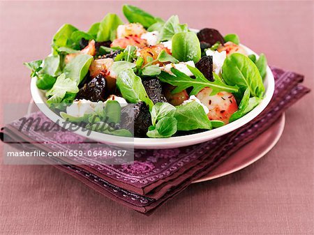 Beetroot with potatoes, mixed leaf salad and sheep's cheese