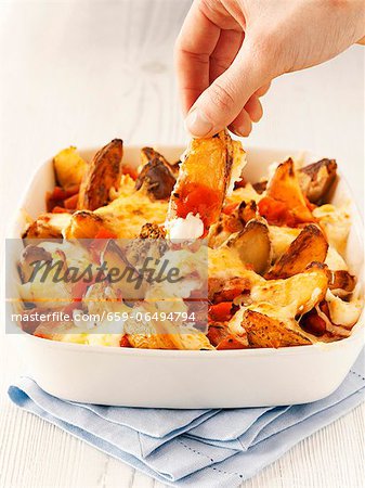 Potato wedges with cheese and dip