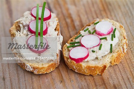 Bread topped with a spread, radishes and chives Bread topped with a spread, radishes and chives