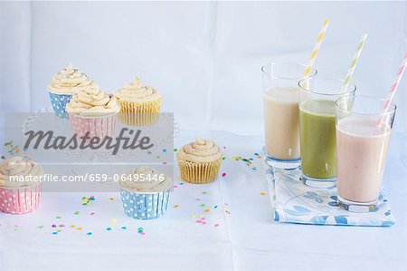 Smoothies and cupcakes for a party